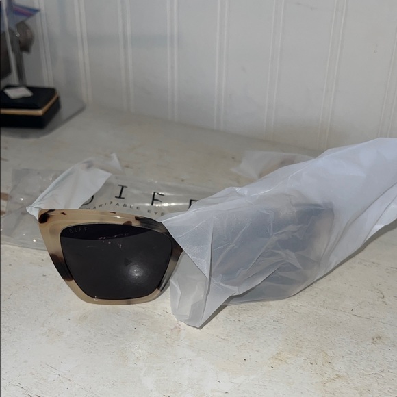 NWT Diff Becky II Polarized sunglasses cat eye
